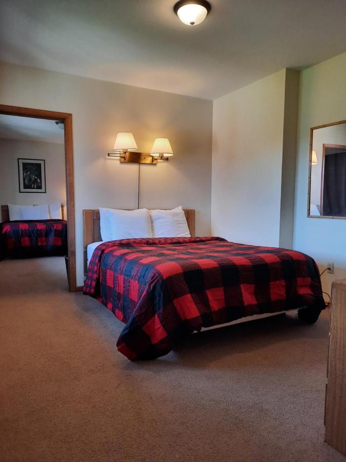 North Ironwood Acres - Black River Lodge エクステリア 写真