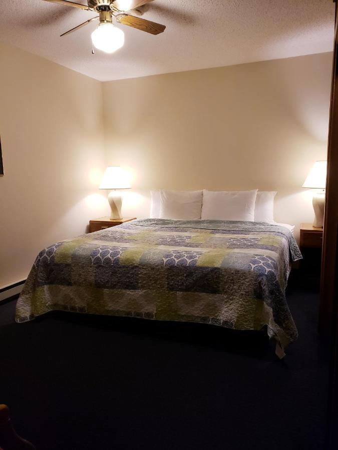 North Ironwood Acres - Black River Lodge エクステリア 写真