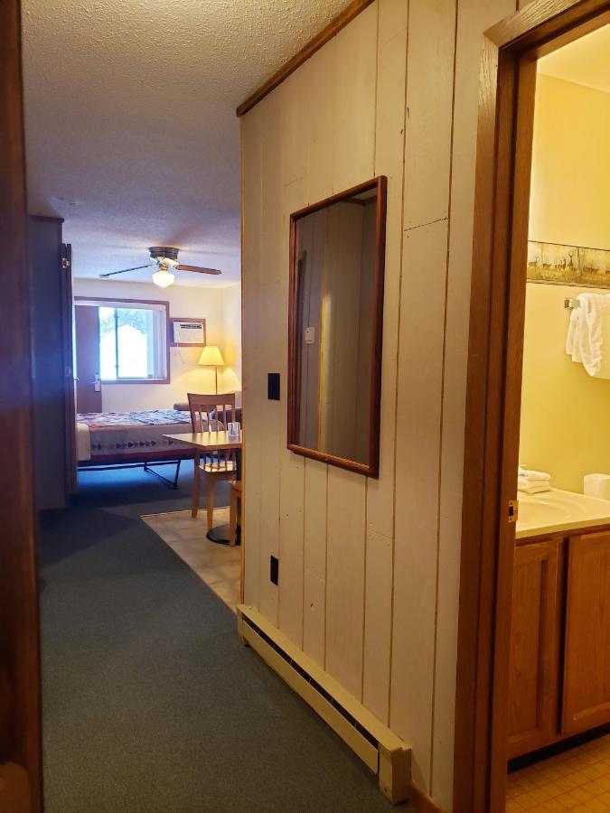 North Ironwood Acres - Black River Lodge エクステリア 写真