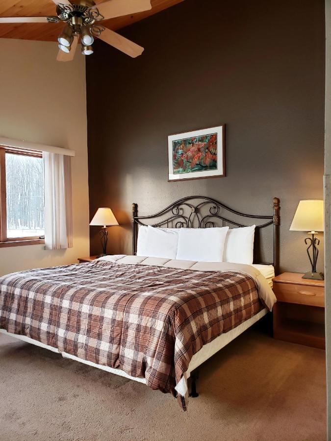 North Ironwood Acres - Black River Lodge エクステリア 写真